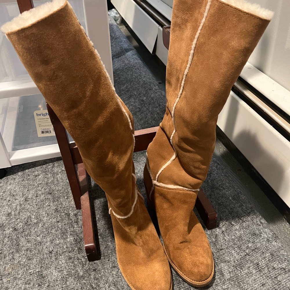 UGG size 10 shearling boot